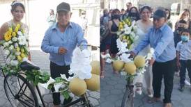 Padre conmueve al decorar su bicicleta para llevar a su hija a su boda