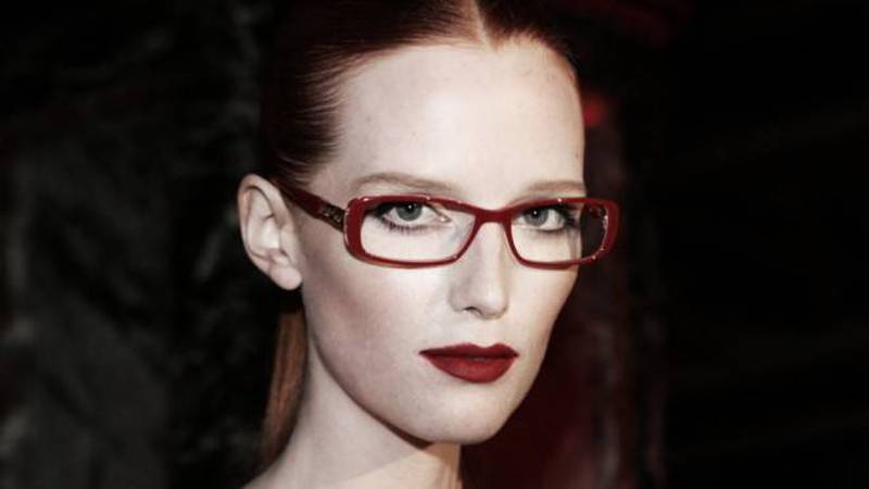Trucos de maquillaje para chicas con gafas