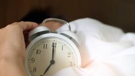 Estar despiertos después de medianoche podría ser perjudicial, revela un estudio