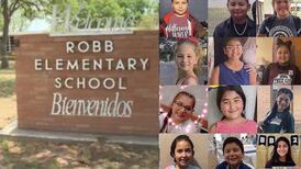 VÍDEO: familias, amigos y vecinos de Uvalde realizan una vigilia por las víctimas del tiroteo en la escuela primaria Robb