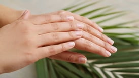 Kapping, la nueva técnica viral en Tiktok para mujeres con uñas débiles, ¿cómo se hace?