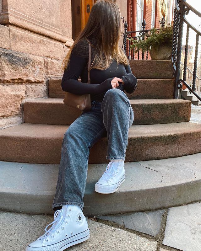 Los jeans con tenis Converse vuelto aquí te mostramos outfits