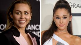 Miley Cyrus confiesa que llegó a coquetear con Ariana Grande