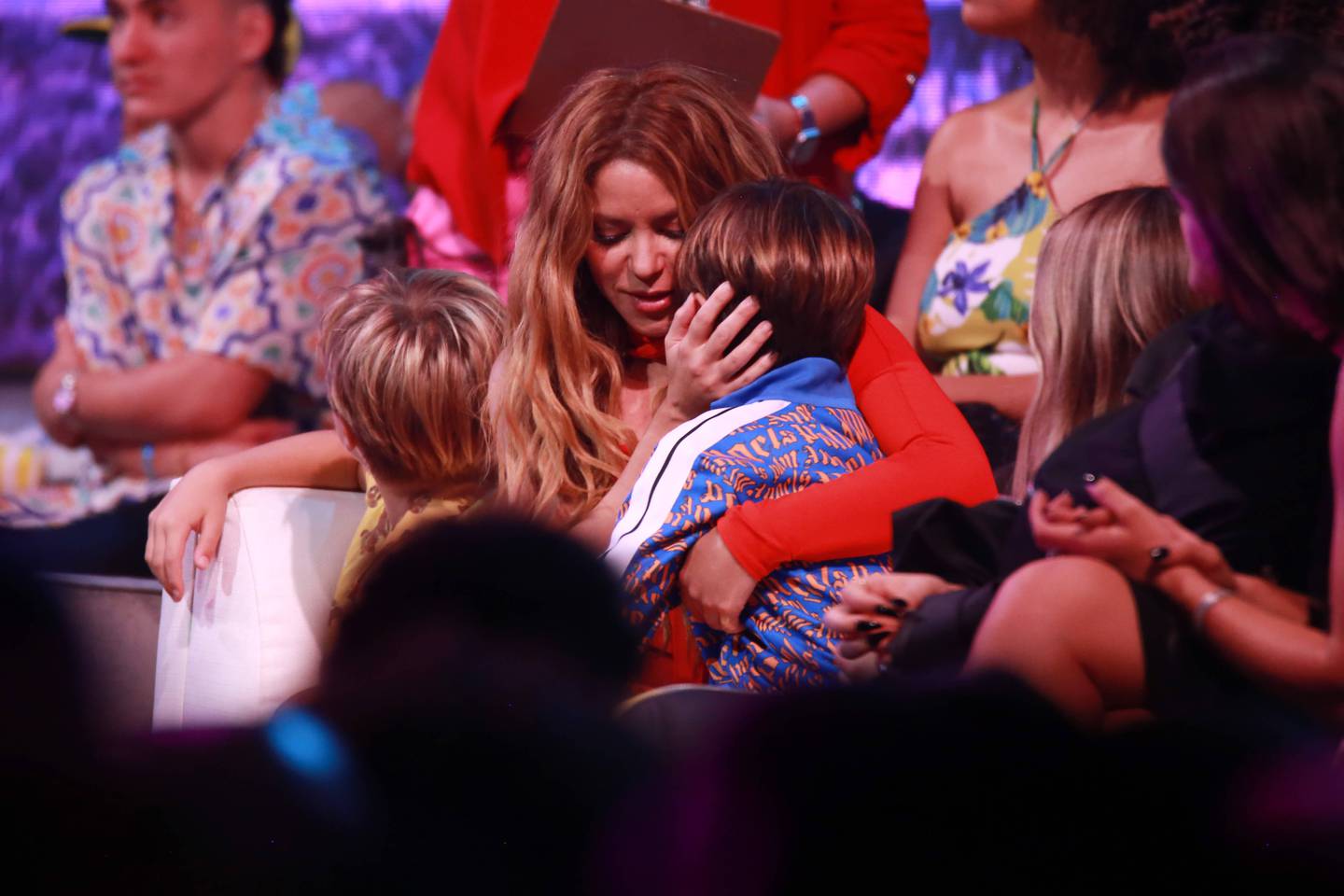 Shakira asistió a los Premios Juventud acompañada por sus hijos, Sasha y Milan