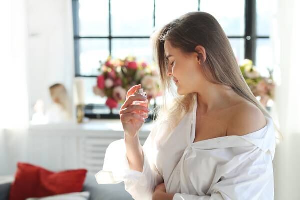 5 perfumes cítricos que te cautivarán: dejarás la estela de buen aroma todo el día
