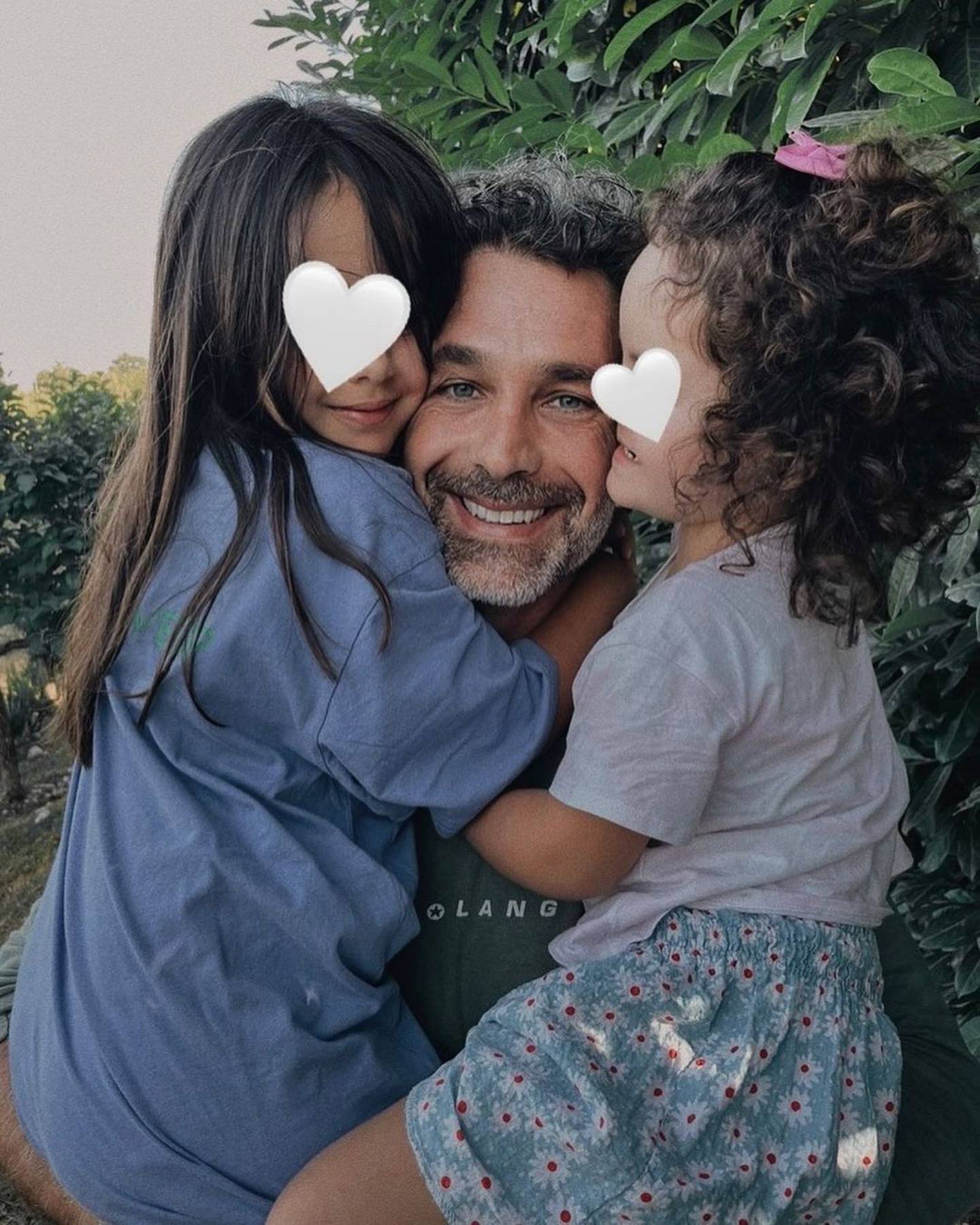 Raoul Bova and his daughters, Luna and Alma