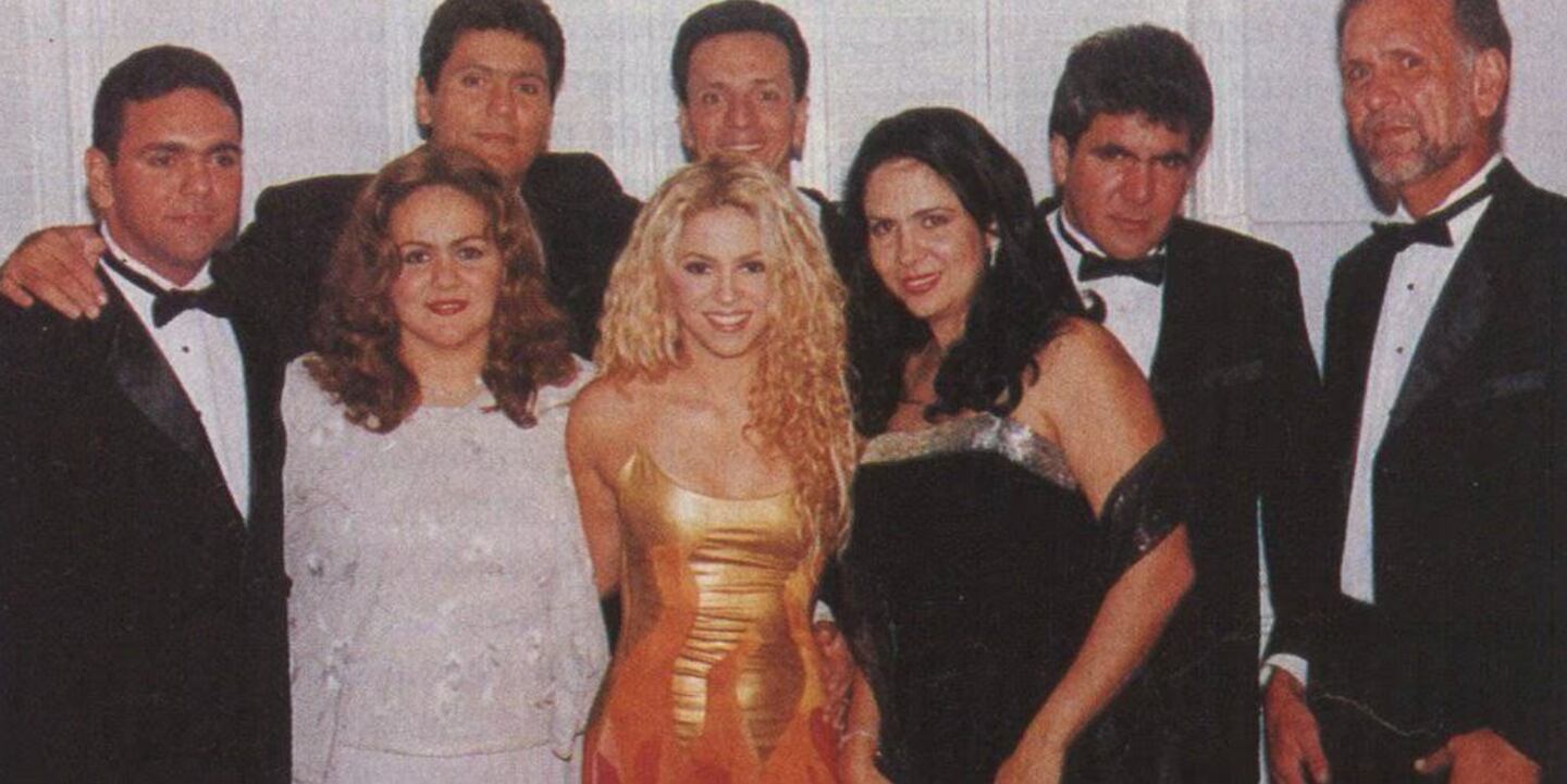 Shakira junto a sus hermanos
