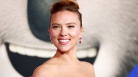 “Le cayó mal la maternidad”, el look por el que criticaron a Scarlett Johansson en Cannes y la llaman “gorda”