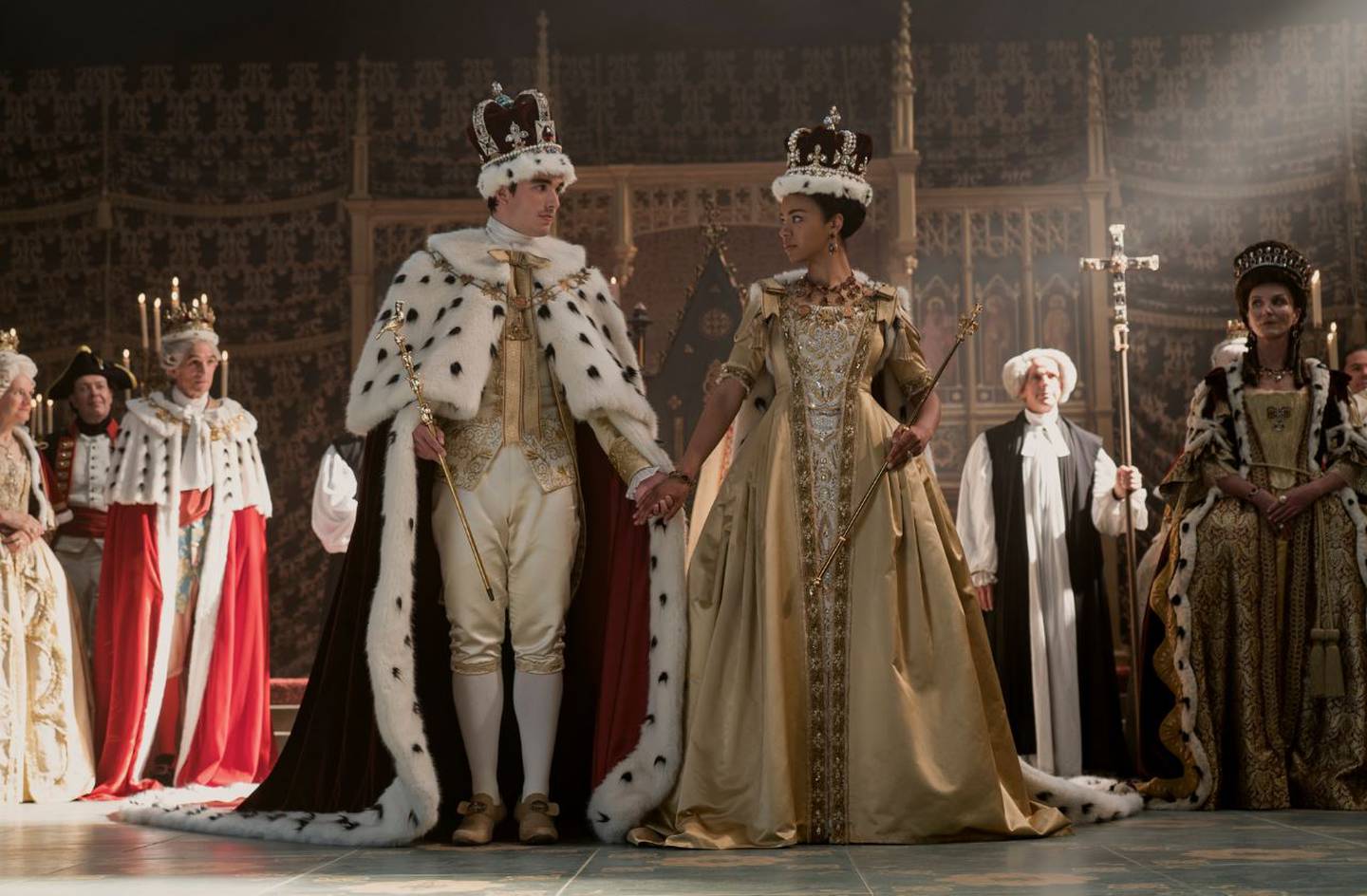 Corey Mylchreest encarna al rey George III en su juventud en 'Queen Charlotte'