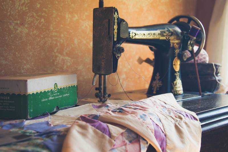 ‘Las costureras de Auschwitz’, una novela que habla sobre la fuerza femenina y la amistad entre mujeres
