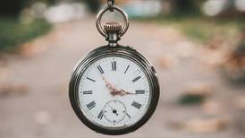 ¿Por qué el tiempo solo avanza? Esto explican los expertos según las leyes de la física