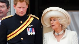 El príncipe Harry “no quería estar en la misma habitación” que la reina Camilla