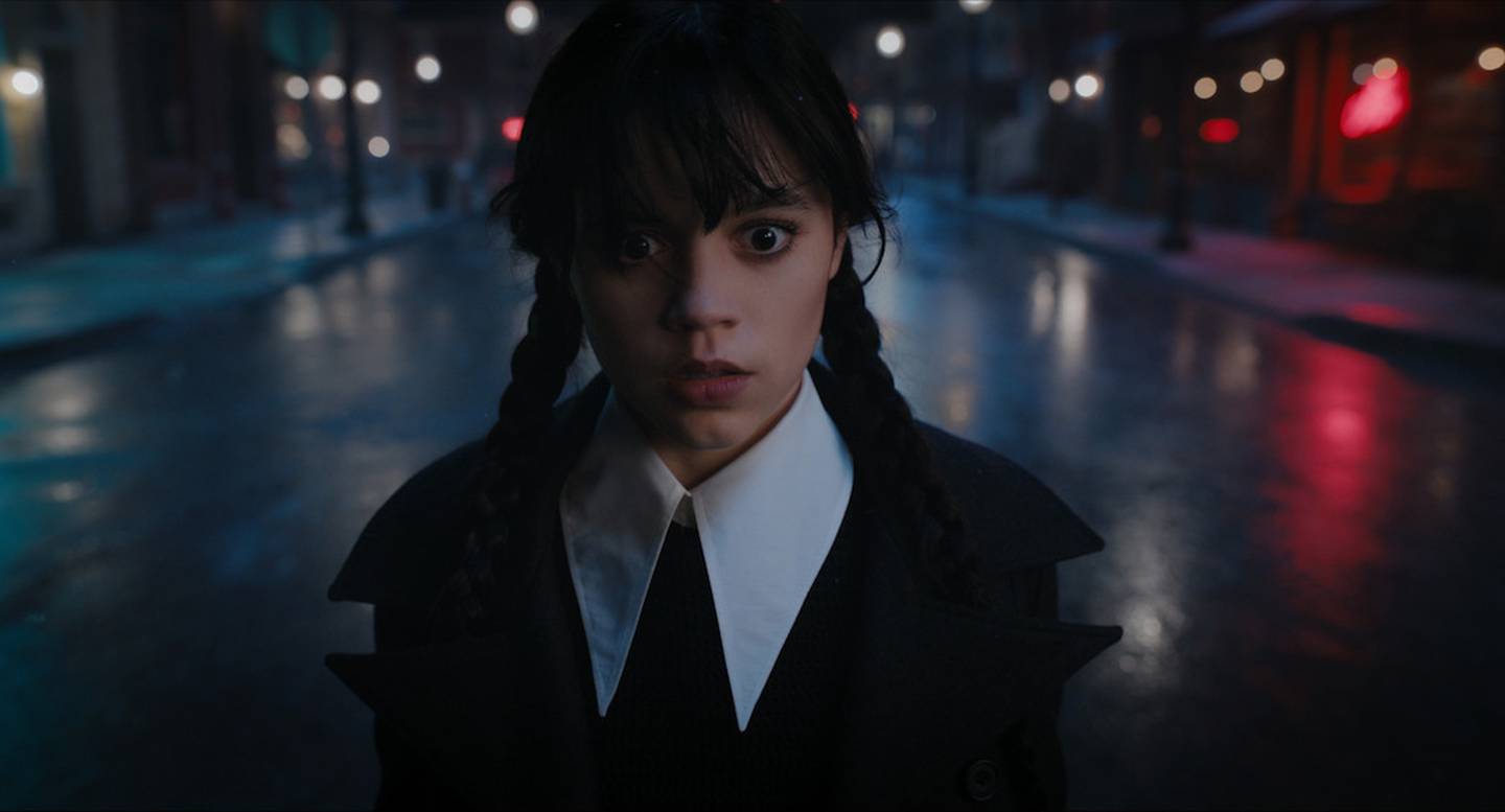 Jenna Ortega da vida a Merlina Addams en la serie de Netflix