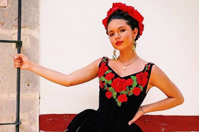 Los vestidos mexicanos de Ángela Aguilar que te inspirarán para el 15 de  septiembre – Nueva Mujer