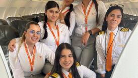 Por primera vez una tripulación 100% femenina voló en Colombia, el poder femenino llegó hasta el cielo