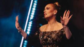 Adele recibe hate y amenazas de algunos fans por apoyar el Mes del Orgullo