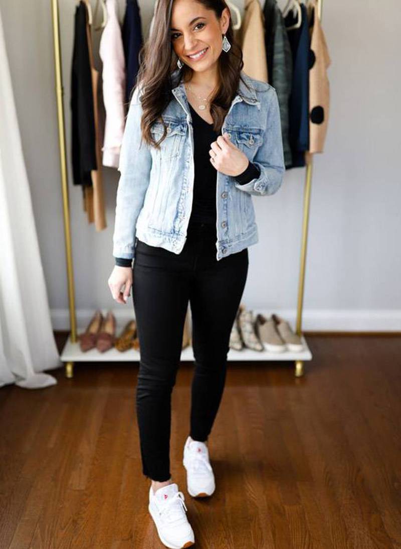 Looks con skinny jeans y tenis para mujeres de 40 y 50 que desean lucir  estilizadas y cómodas – Nueva Mujer