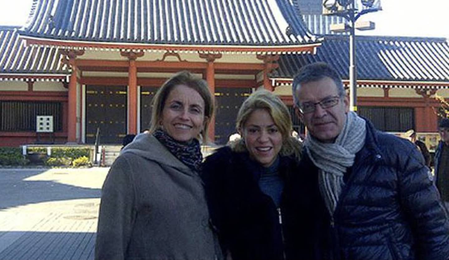 Shakira y los padres de Gerard Piqué
