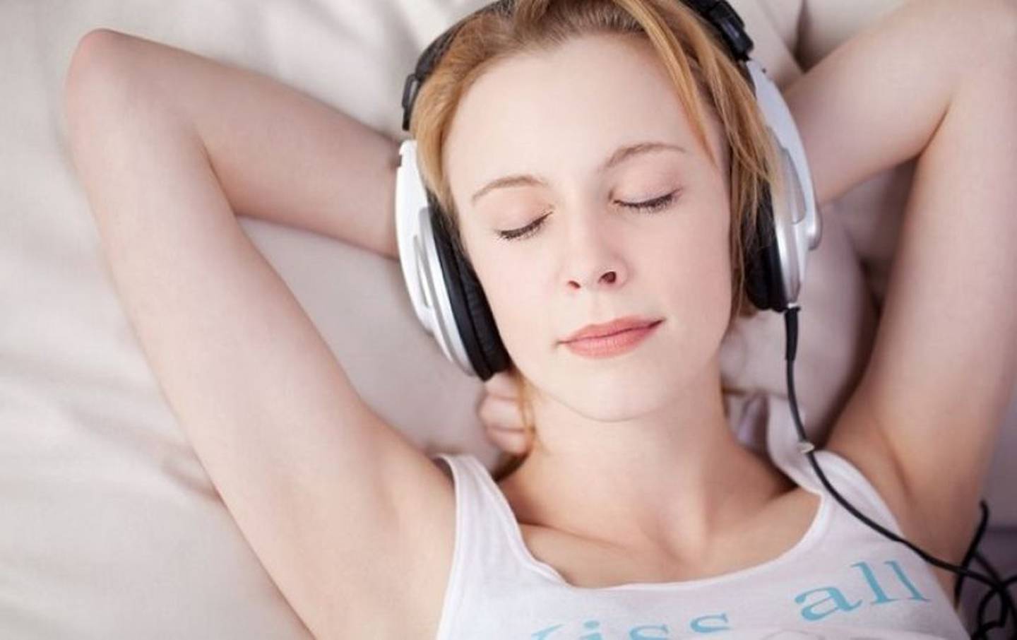 Наушники с музыкой спать