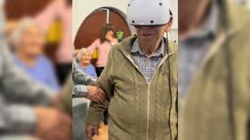 Así fue la impresionante reacción de un abuelito al jugar por primera vez con gafas de realidad virtual