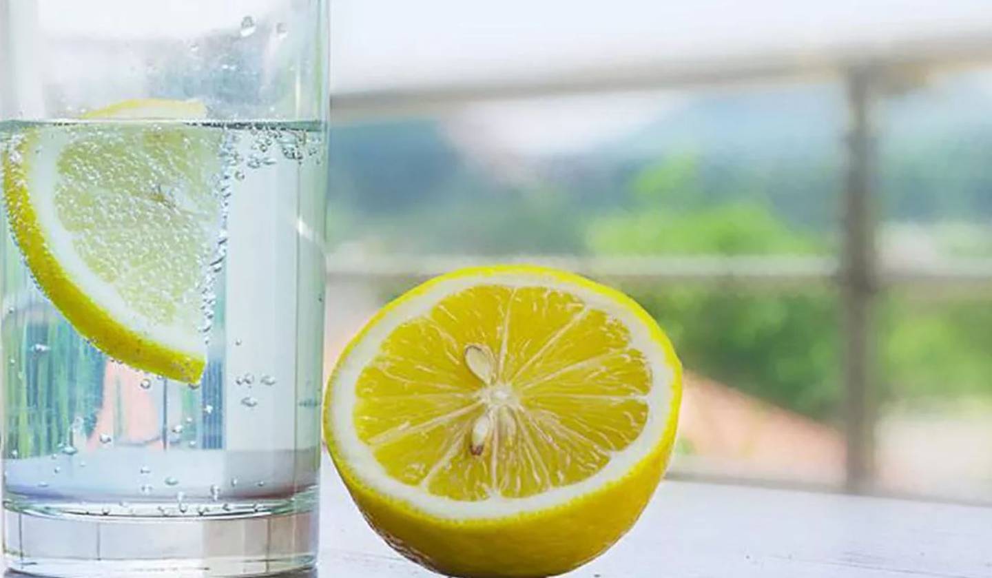 El agua de limón es un excelente laxante | Foto: Referencial