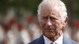 ¿Qué otros miembros de la realeza han sido diagnosticados con cáncer como el rey Carlos?