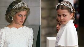 La princesa Charlotte se inspira en el estilo de su abuela Lady Di y estos 3 looks lo prueban 