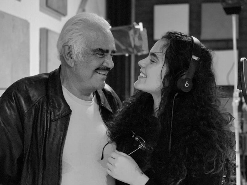 Camila Fernández heredó el talento de su abuelo Vicente Fernández: así canta la joven de 25 años