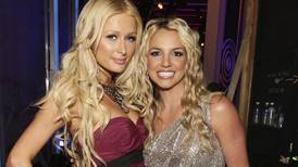 Paris Hilton presume ser “la creadora de las selfies” junto a Britney Spears