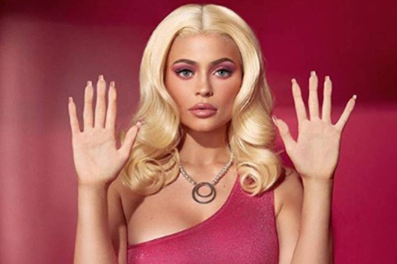 No deja de sorprender! Kylie se convierte en muñeca y enciende las redes  con sexy disfraz de Barbie en Halloween – Nueva Mujer