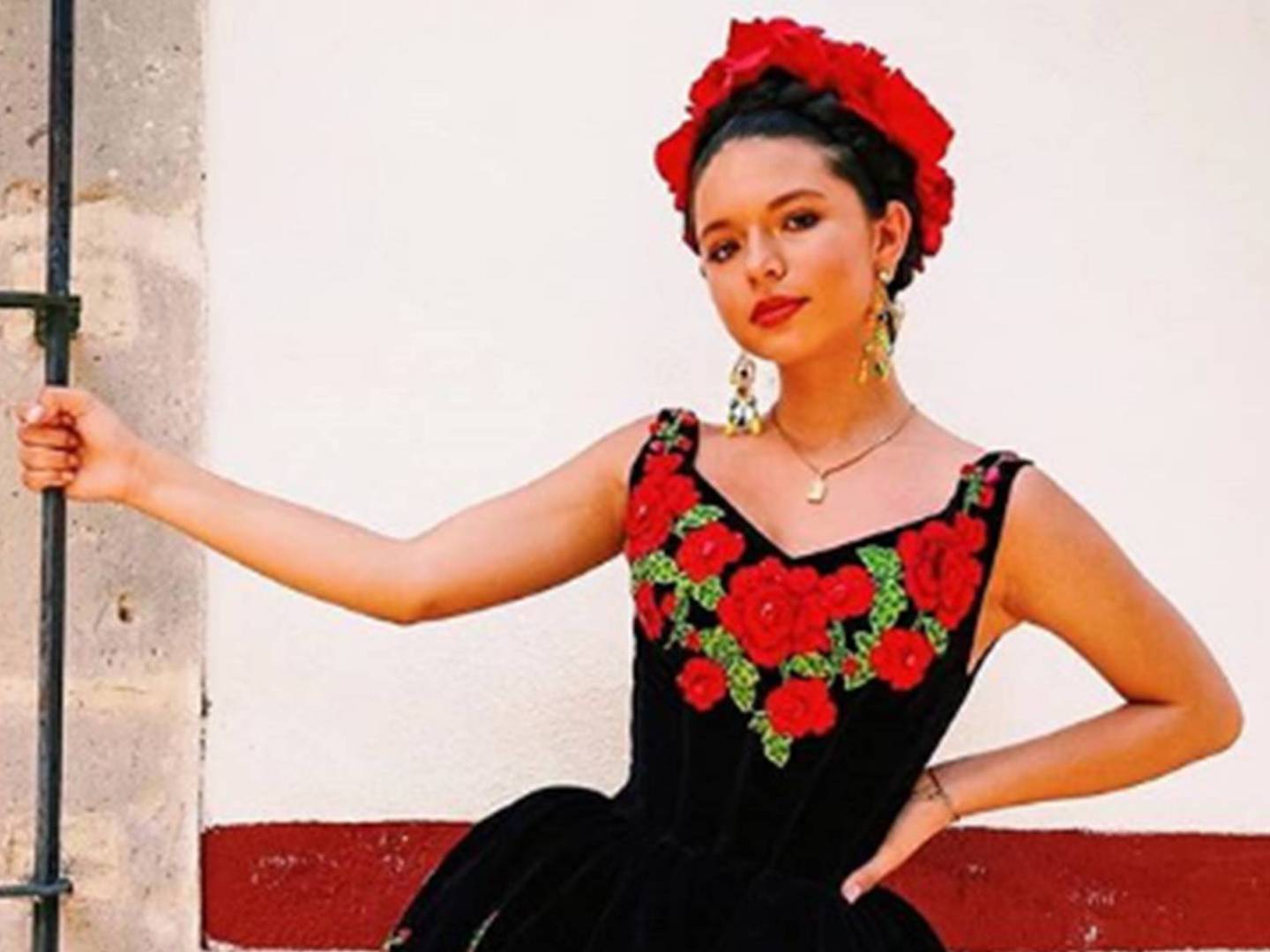 Los vestidos mexicanos de Ángela Aguilar que te inspirarán para el 15 de  septiembre – Nueva Mujer