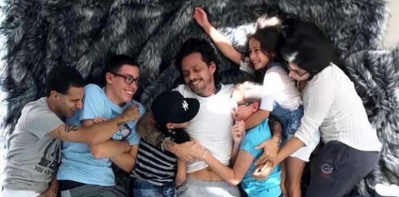 Ryan Muñiz es el menor de los hijos del cantante y Dayanara Torres.