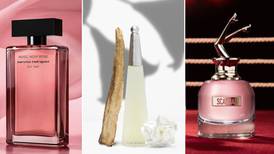Los 5 perfumes exclusivos y exquisitos de mujer que huelen a millonaria