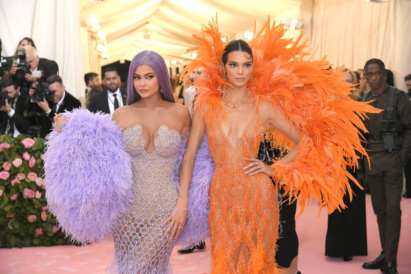 Kylie Jenner y Kendall Jenner en la MET Gala 2019.