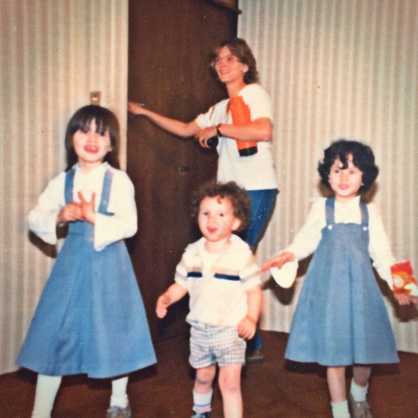 Bárbara Mori y sus hermanos en la infancia
