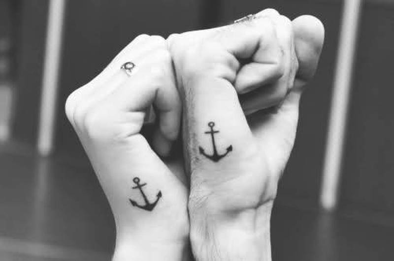 17 ideas de tatuajes minimalistas para parejas enamoradas - Belelú