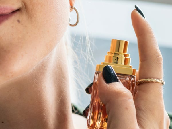 ¿Dejaste de ‘oler’ tu perfume? El truco de los expertos para evitar acostumbrarse a un mismo aroma