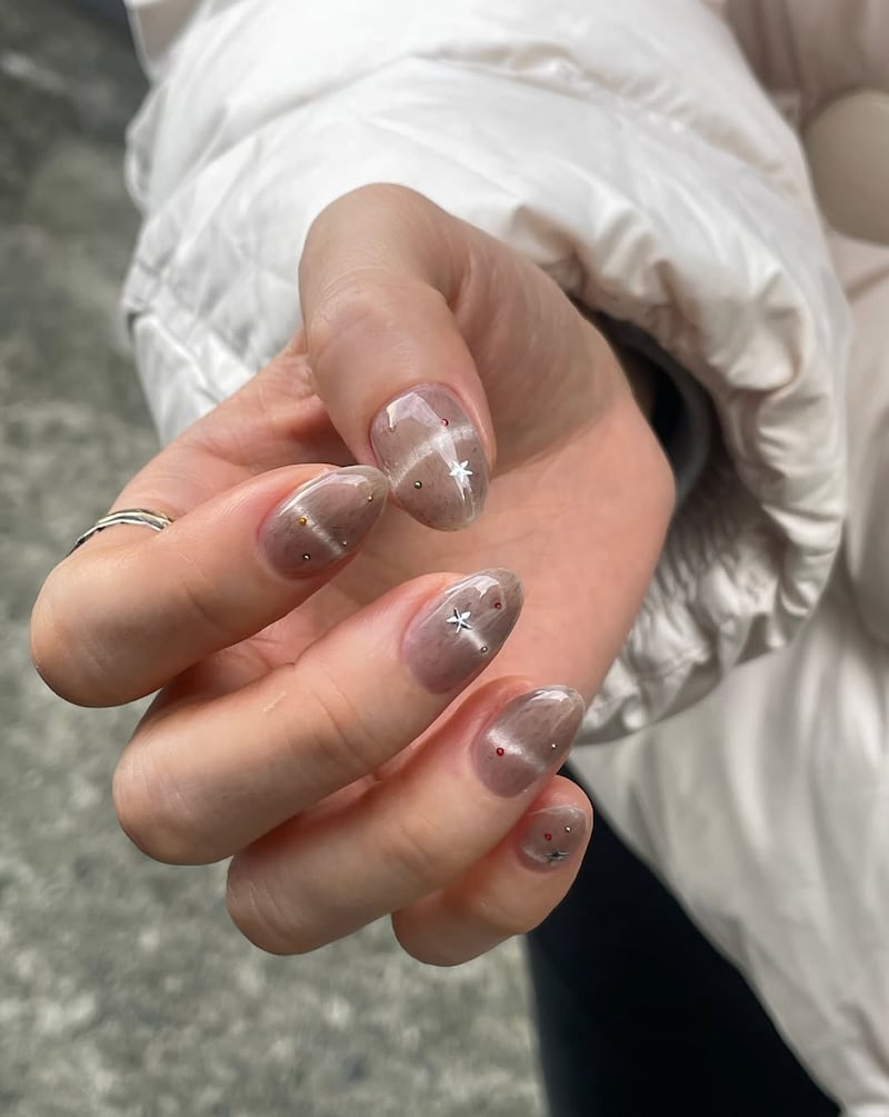 Uñas âcĂłdigo de barrasâ: el diseño en tendencia que no se parece en nada a niguno