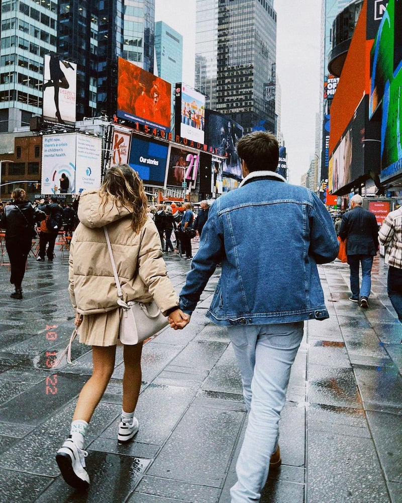 Amaia Aberasturi paseando con su novio, Erli Arteatx