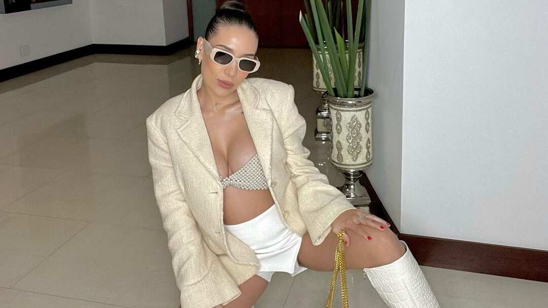 Una de sus seguidores le pidió a Luisa Fernanda W un outfit para salir a comprar pan de una manera elegante, pero a la vez muy sensual.