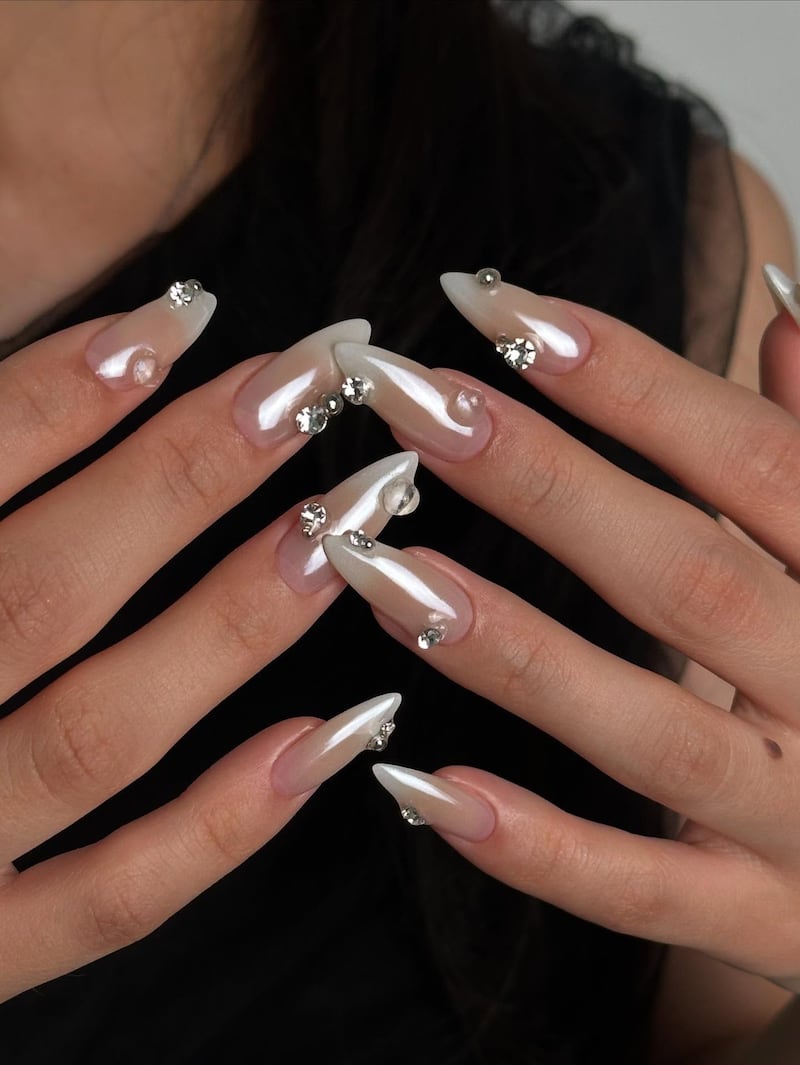 Esta tendencia conquista por su elegancia discreta y promete desbancar al clásico french manicure