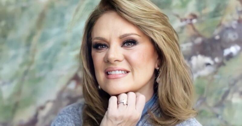 Erika Buenfil compartió con sus seguidores el procedimiento al que se sometió para eliminar la papada.