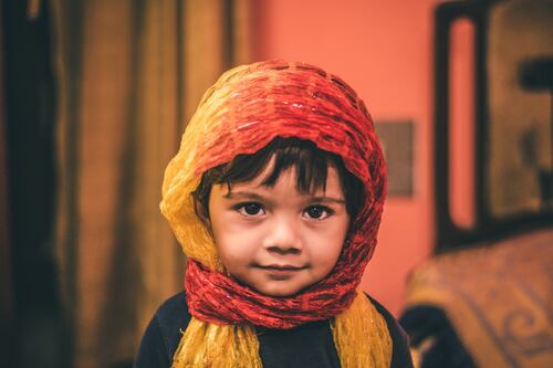 Estudiantes ya pueden lucir cabello largo y teñido: razones por las que es un cambio positivo