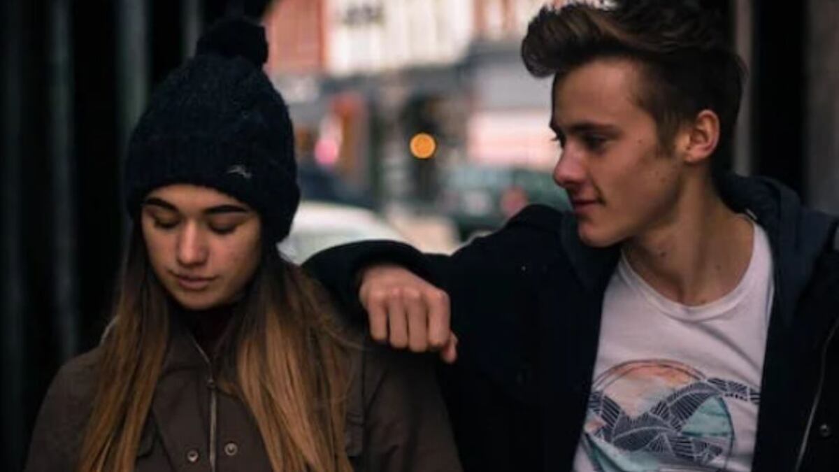 Pareja hombres machistas zodiaco