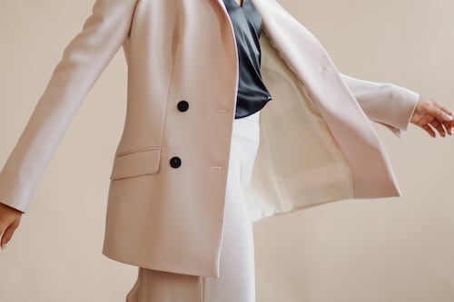 ¡Adiós blazer! Las cropped jackets son todo lo que necesitas para lucir elegante y estilizada