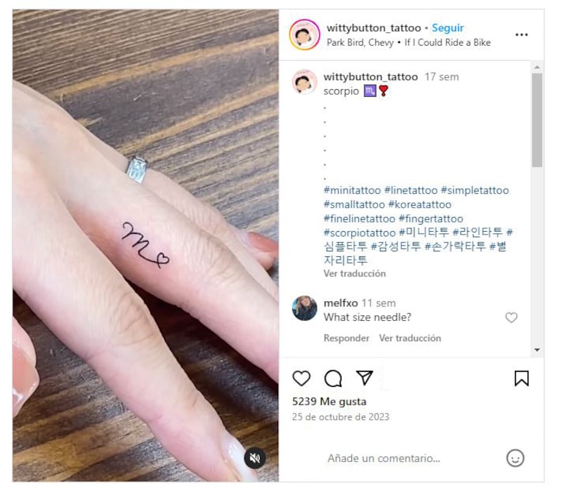 Los tatuajes en los dedos son bonitos y discretos