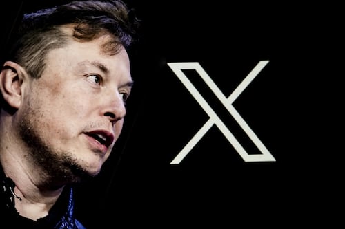 Elon Musk lanza las pautas dentro de X para compartir contenidos para adultos
