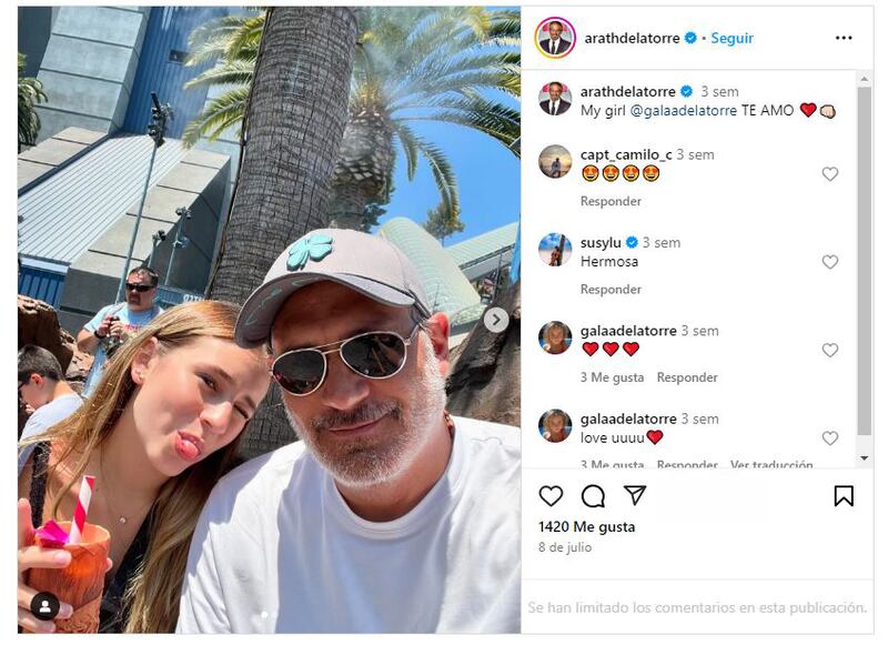 Arath de la Torre junto a su hija mayor, Gala