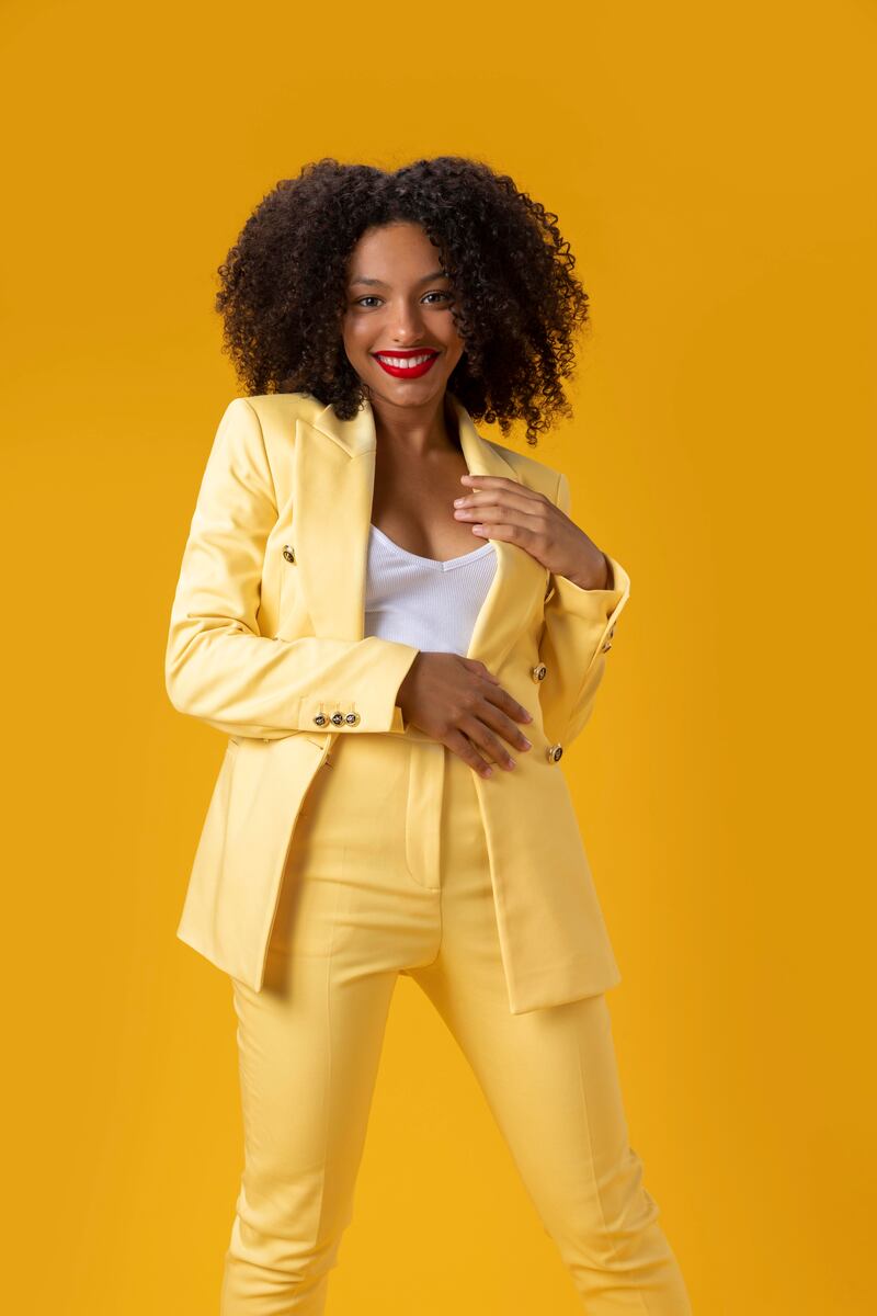 Traje amarillo