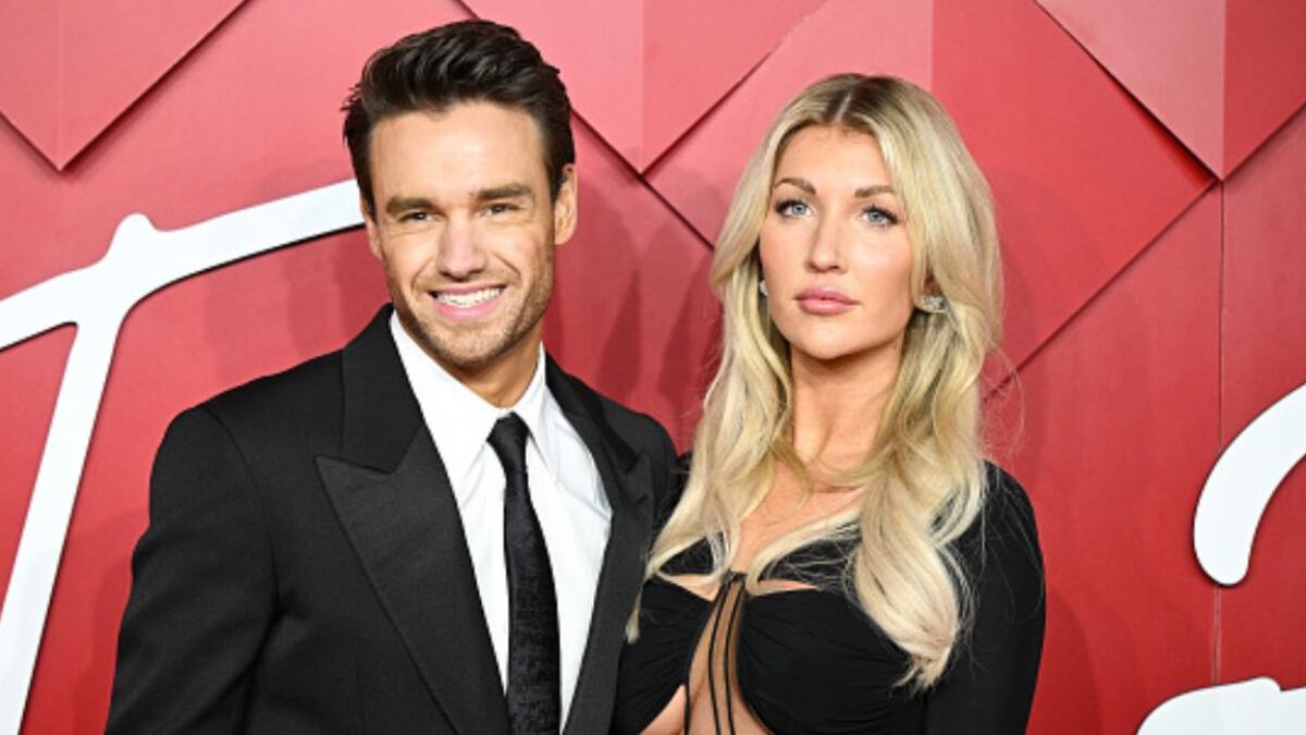 "Está hinchada de tanto llorar": captan a novia de Liam Payne en público tras su trágico deceso